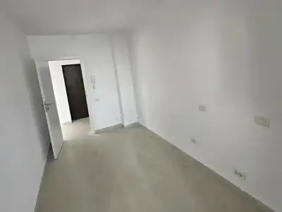 Apartament vanzare Popești Leordeni Ilfov interior cu usa